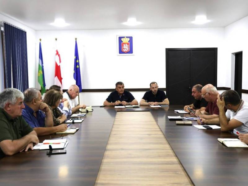 ცაგერის მუნიციპალიტეტის მერის მოვალეობის შემსრულებელმა რევაზ ახვლედიანმა  სამუშაო...