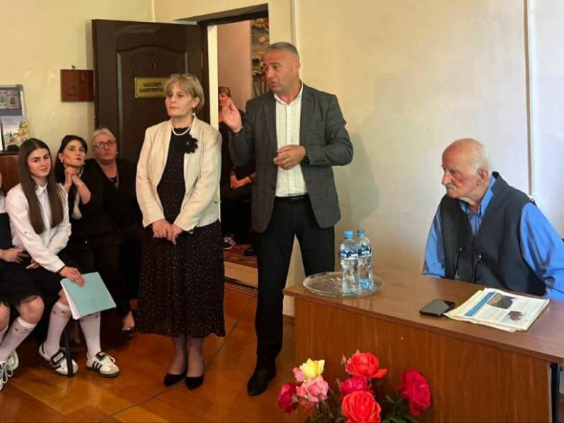 ცაგერის მთავარ ბიბლიოთეკაში გაიმართა შეხვედრა  ღვაწლმოსილ პედაგოგთან და მეცნიერთან...