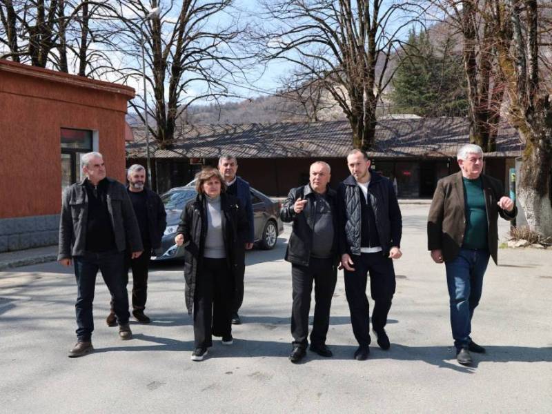 ცაგერის მუნიციპალიტეტის მერი ჭაბუკი ჭაბუკიანი ქალაქ ცაგერში მოსახლეობის საჭიროებებს...