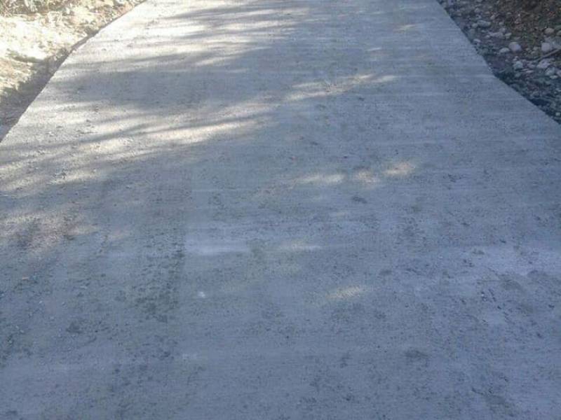 სოფელ ზოგიშში ბეტონის გზა კეთდება.