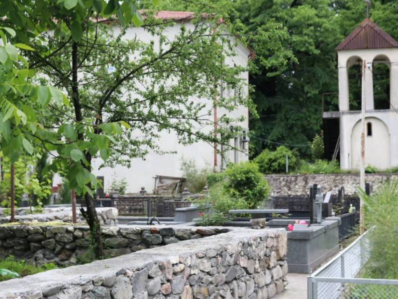 ქალაქ ცაგერში მიმდინარეობს ძველი სასაფლაოს შემოღობვის  სამუშაოები