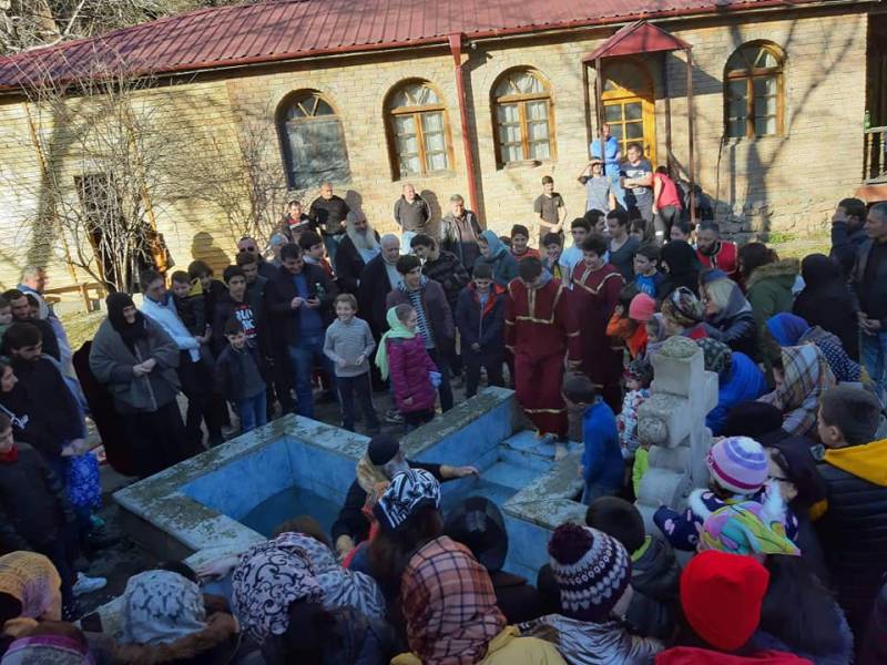 წმინდა მაქსიმე აღმსარებლის მონასტერში წყალკურთხევის,ნათლობის და განბანის რიტუალები...