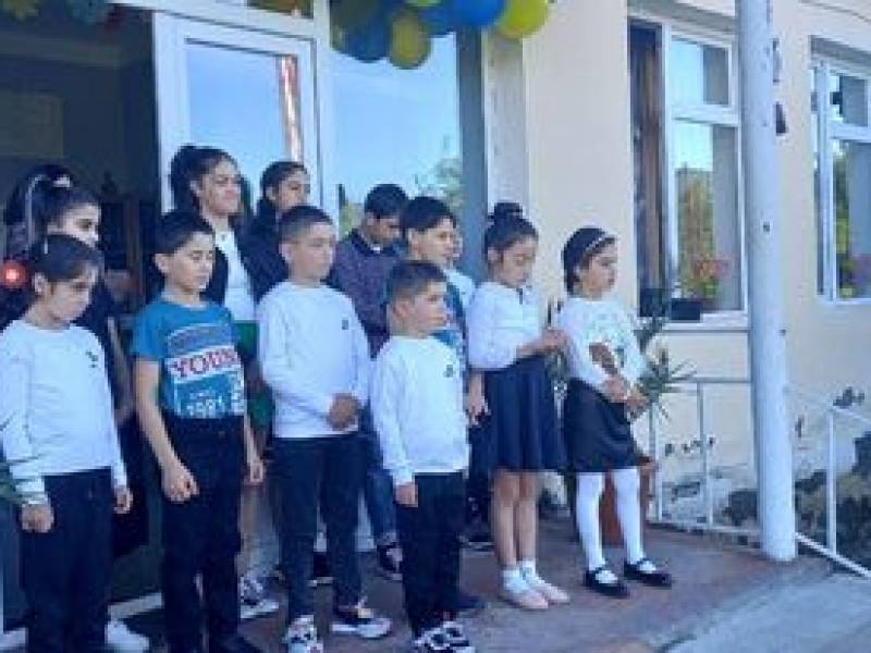 მაჟორიტარებმა სასწავლო წლის დაწყება მიულოცეს მოსწავლეებს